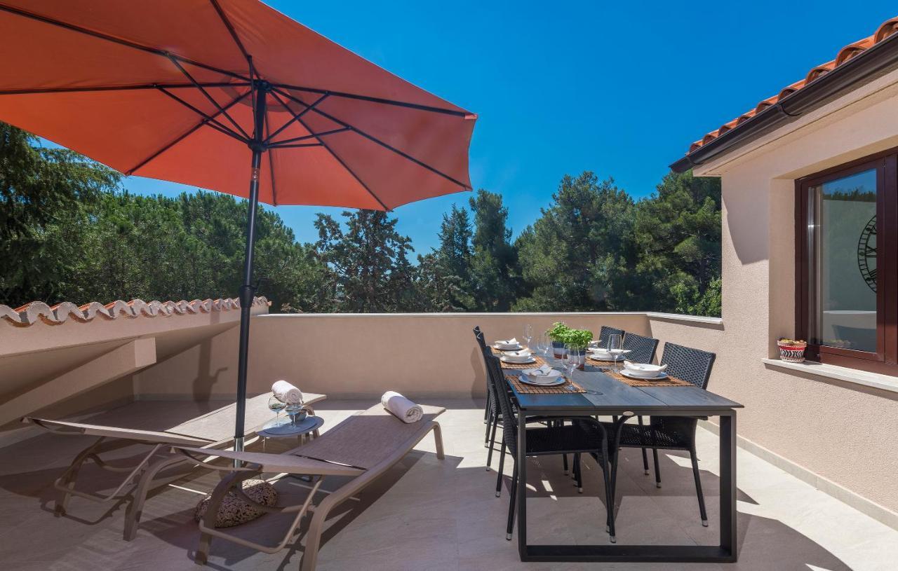 Just Renovated Stylish 2 Bedrooms Apartment Only A Few Steps From The Beach! Novigrad  Екстер'єр фото